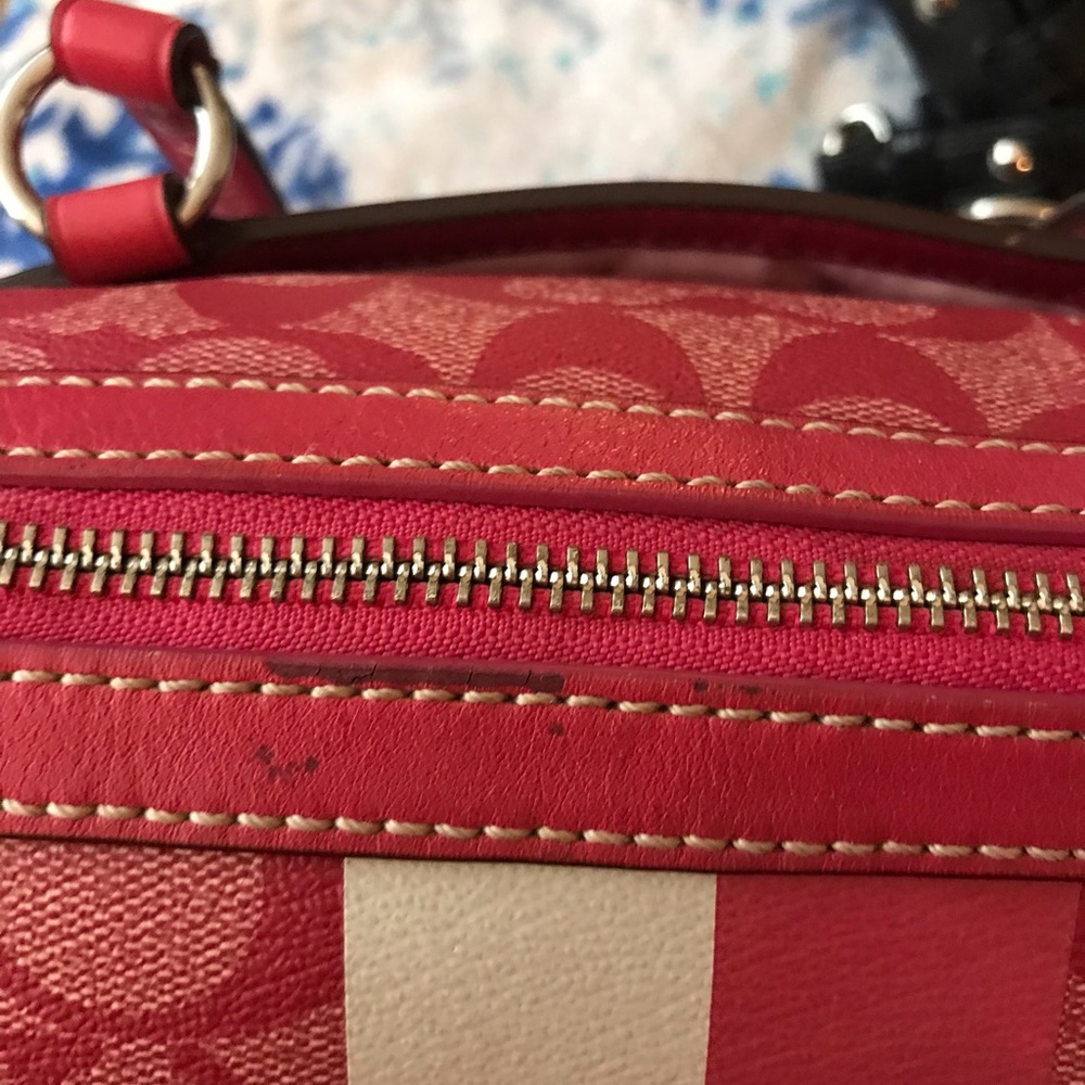 Coach fuchsia handbag - Picture 4 of 12